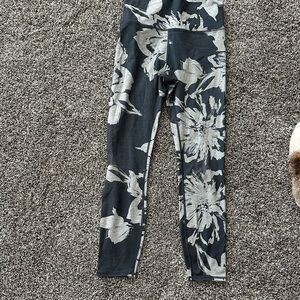 Vuori floral elevation leggings